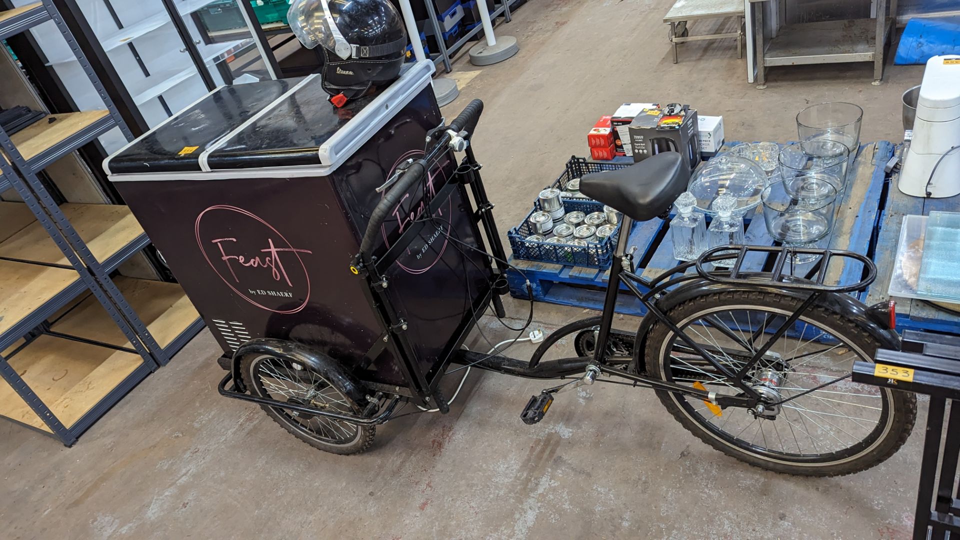 Tricycle based chest freezer. This lot comprises a tricycle with 2 wheels at the front either side - Image 2 of 9
