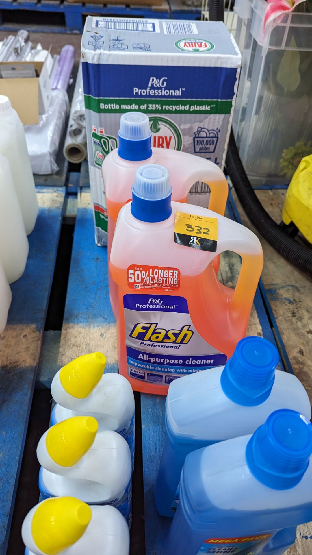 The contents of a pallet of cleaning fluids/solutions - Image 4 of 12