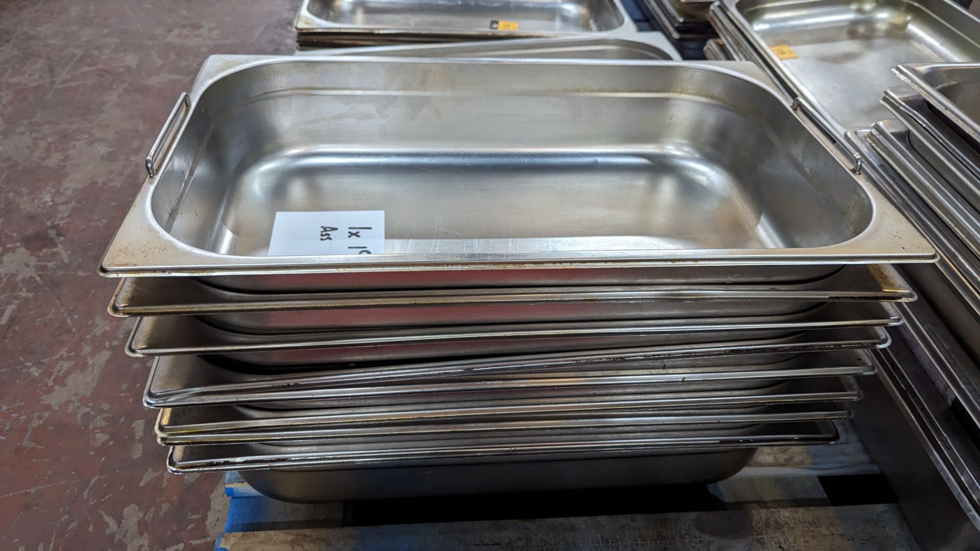 19 off assorted stainless steel trays - Image 3 of 6