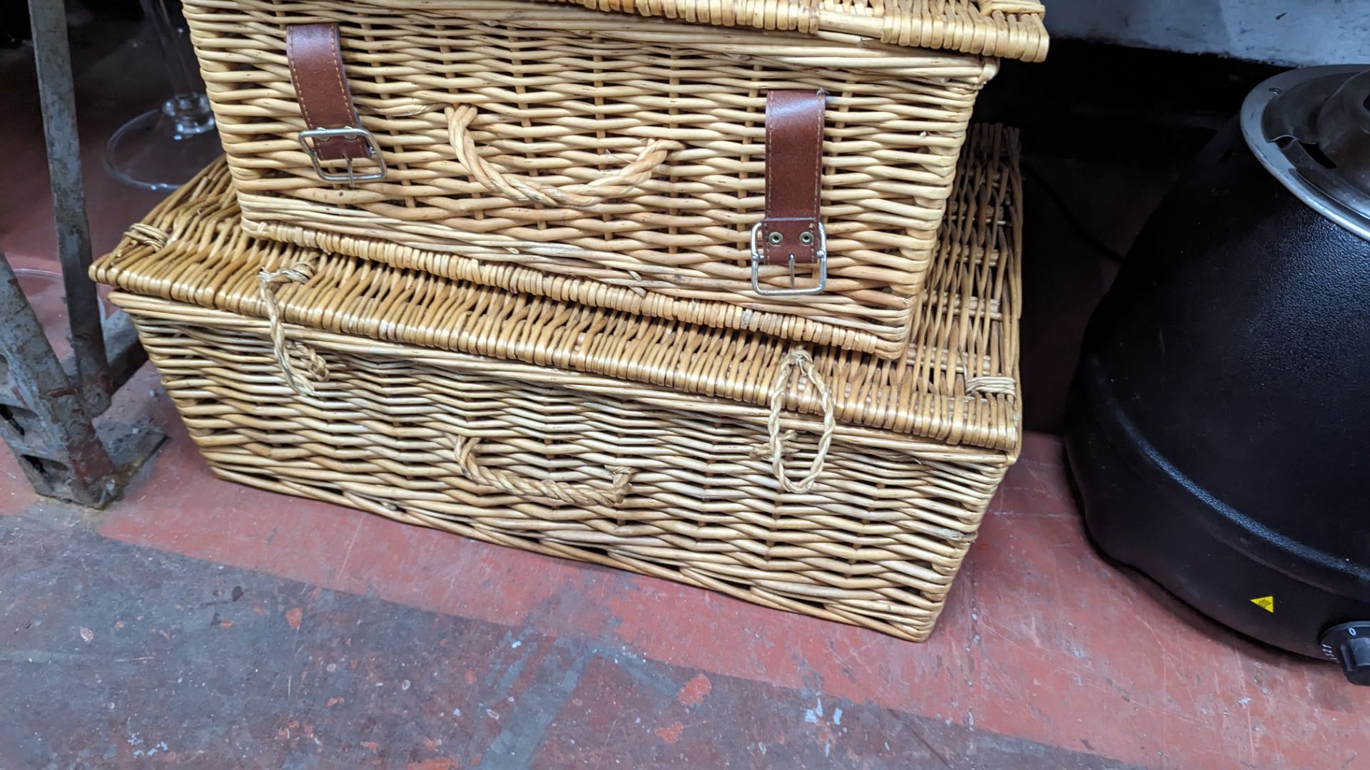 3 off assorted size picnic baskets - Image 5 of 5