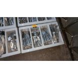 Quantity of cutlery plus the multi-compartment tray in which the lot is displayed. This particular