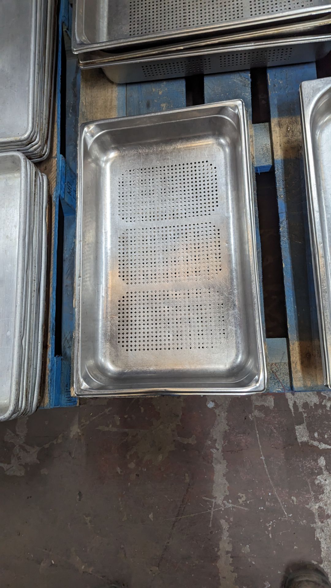 22 off assorted perforated stainless steel trays each measuring 530mm x 325mm - the contents of a pa - Image 7 of 9