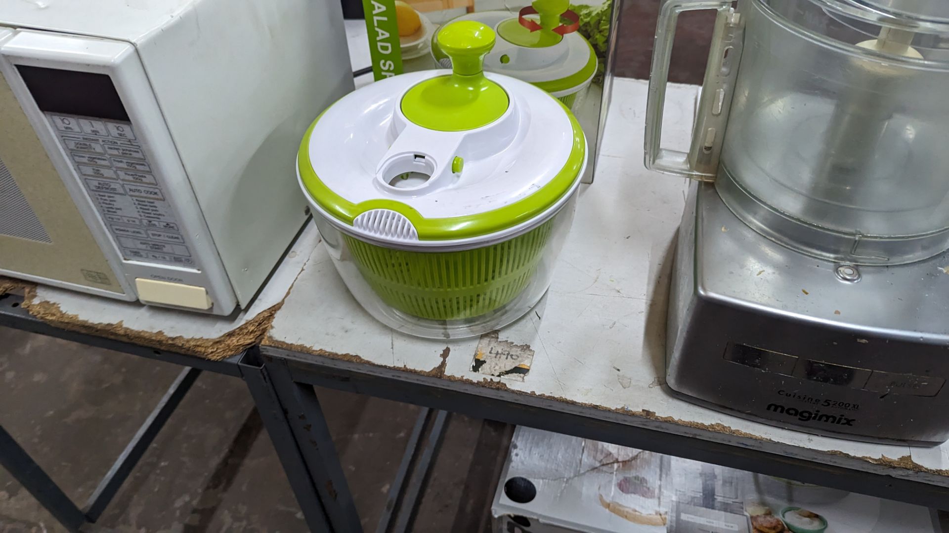 Mixed appliance lot comprising Magimix 5200 & 5200XL food processors plus salad spinner & domestic m - Image 5 of 10