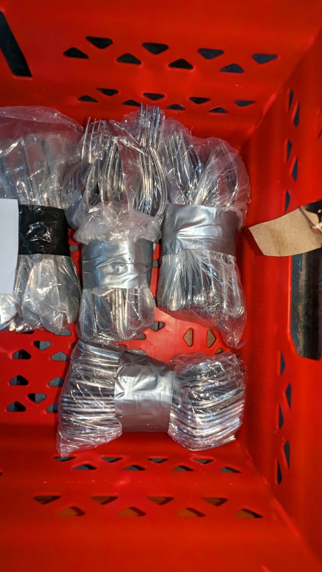 The contents of a crate of cutlery. Approximately 350 items in 7 bags of 50. This lot contains 2 b - Image 3 of 5