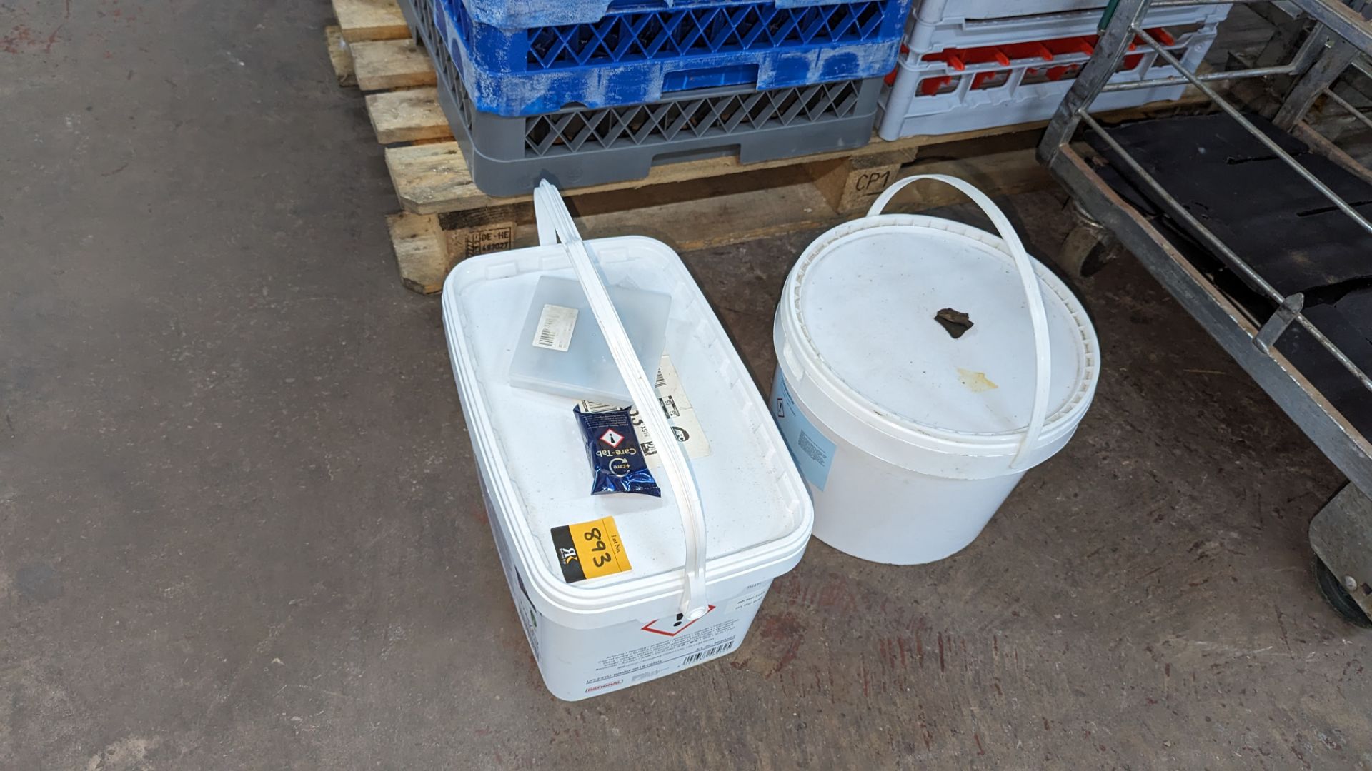 2 large tubs of commercial cleaning products comprising 1 tub of Rational cleaning tabs & 1 tub of X - Image 3 of 5