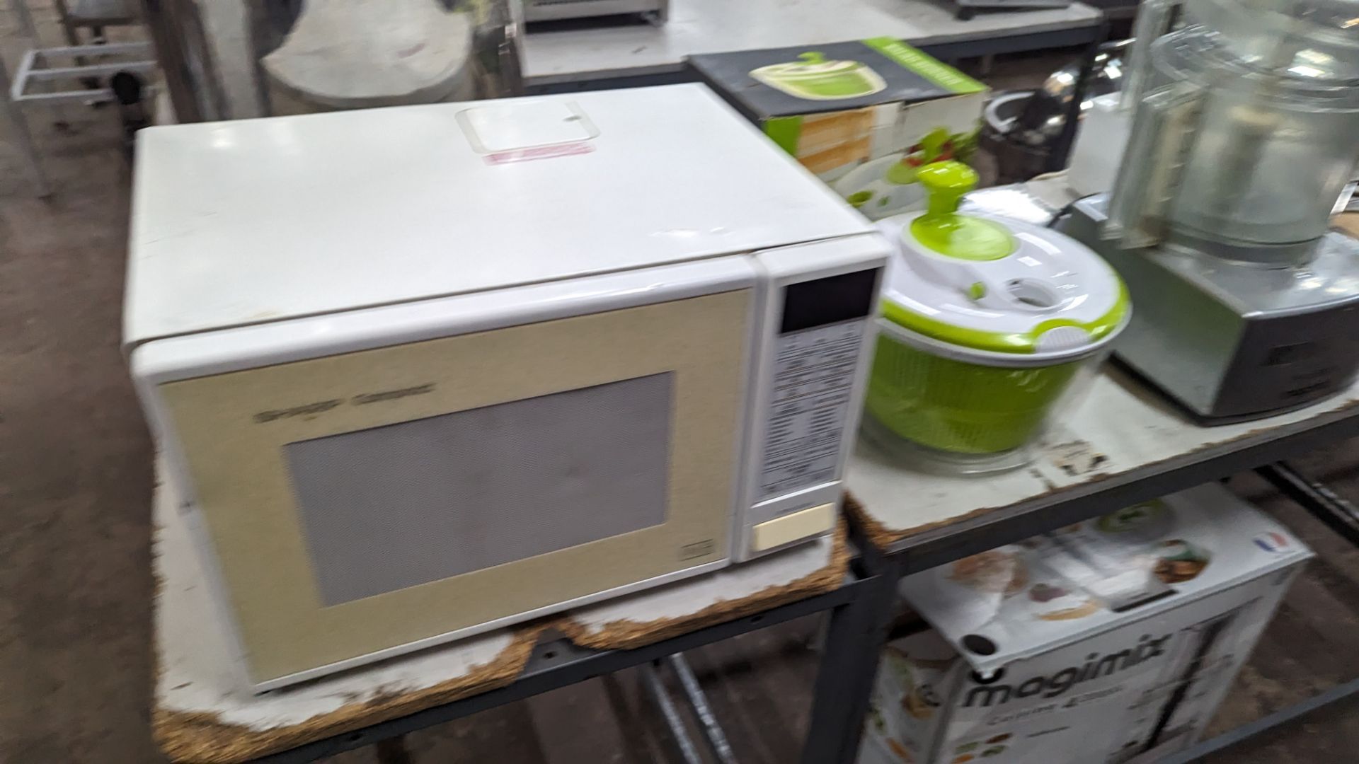 Mixed appliance lot comprising Magimix 5200 & 5200XL food processors plus salad spinner & domestic m - Image 7 of 10