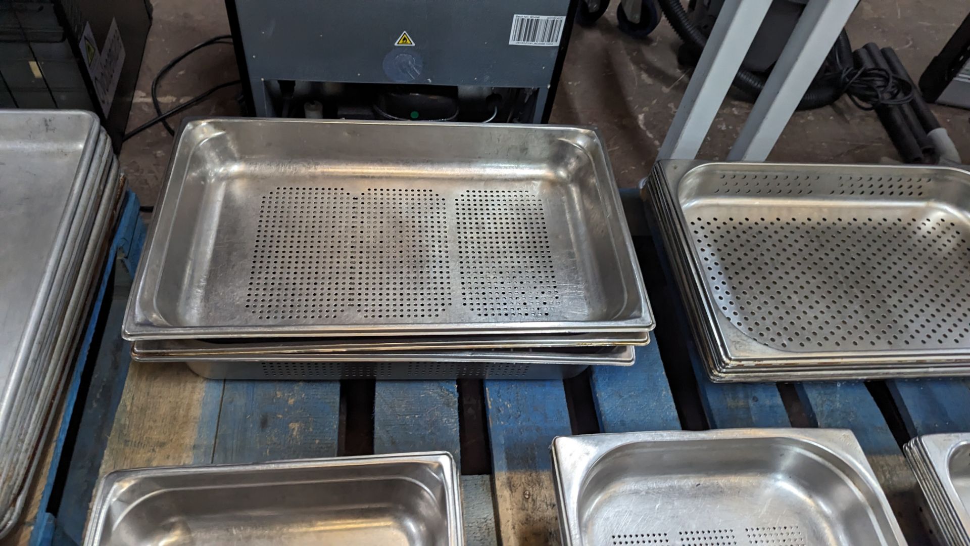 22 off assorted perforated stainless steel trays each measuring 530mm x 325mm - the contents of a pa - Image 8 of 9