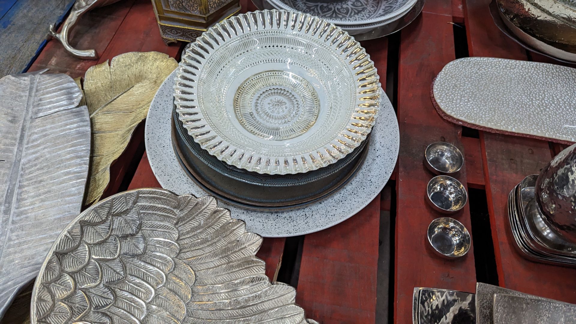 The contents of a pallet of decorative items, mostly with Middle Eastern inspiration - Image 8 of 12