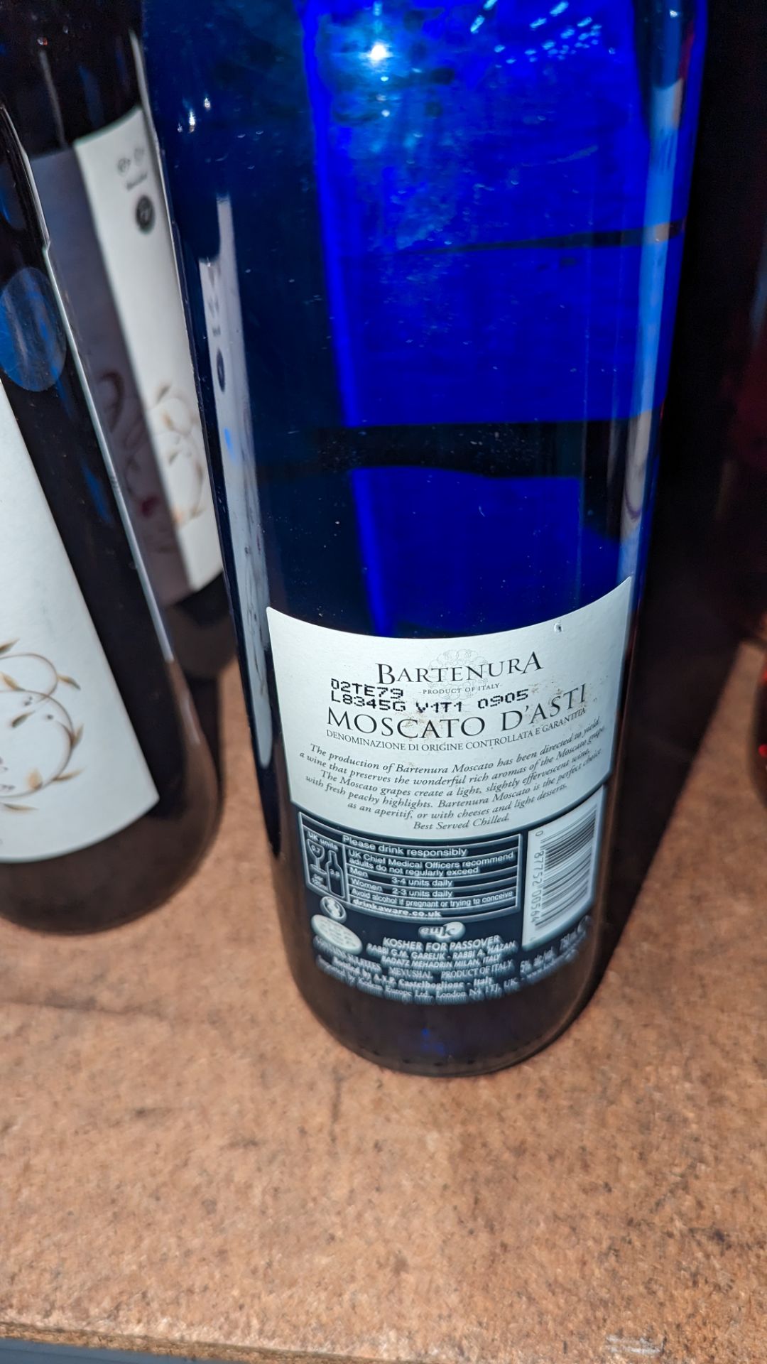 6 bottles of Bartenura 2018 Moscato Italian white wine sold under AWRS number XQAW00000101017 - Image 3 of 3