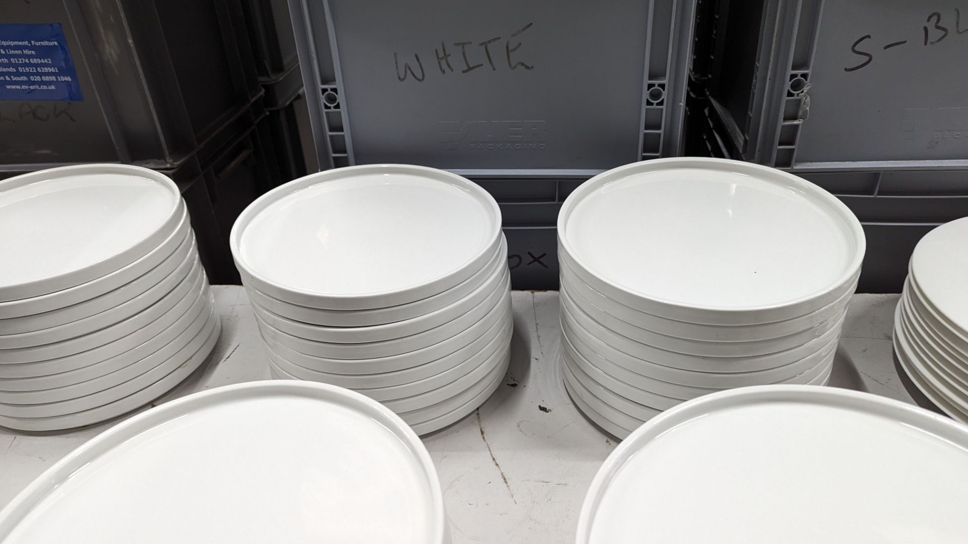 60 off Genware 245mm round flat plates with upright rim to the outer edge - Image 5 of 6