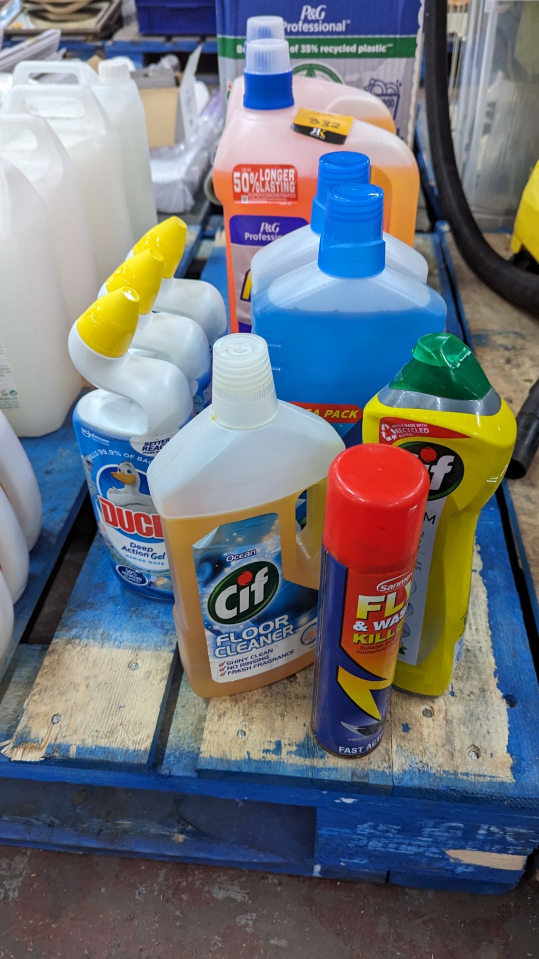 The contents of a pallet of cleaning fluids/solutions - Image 3 of 12