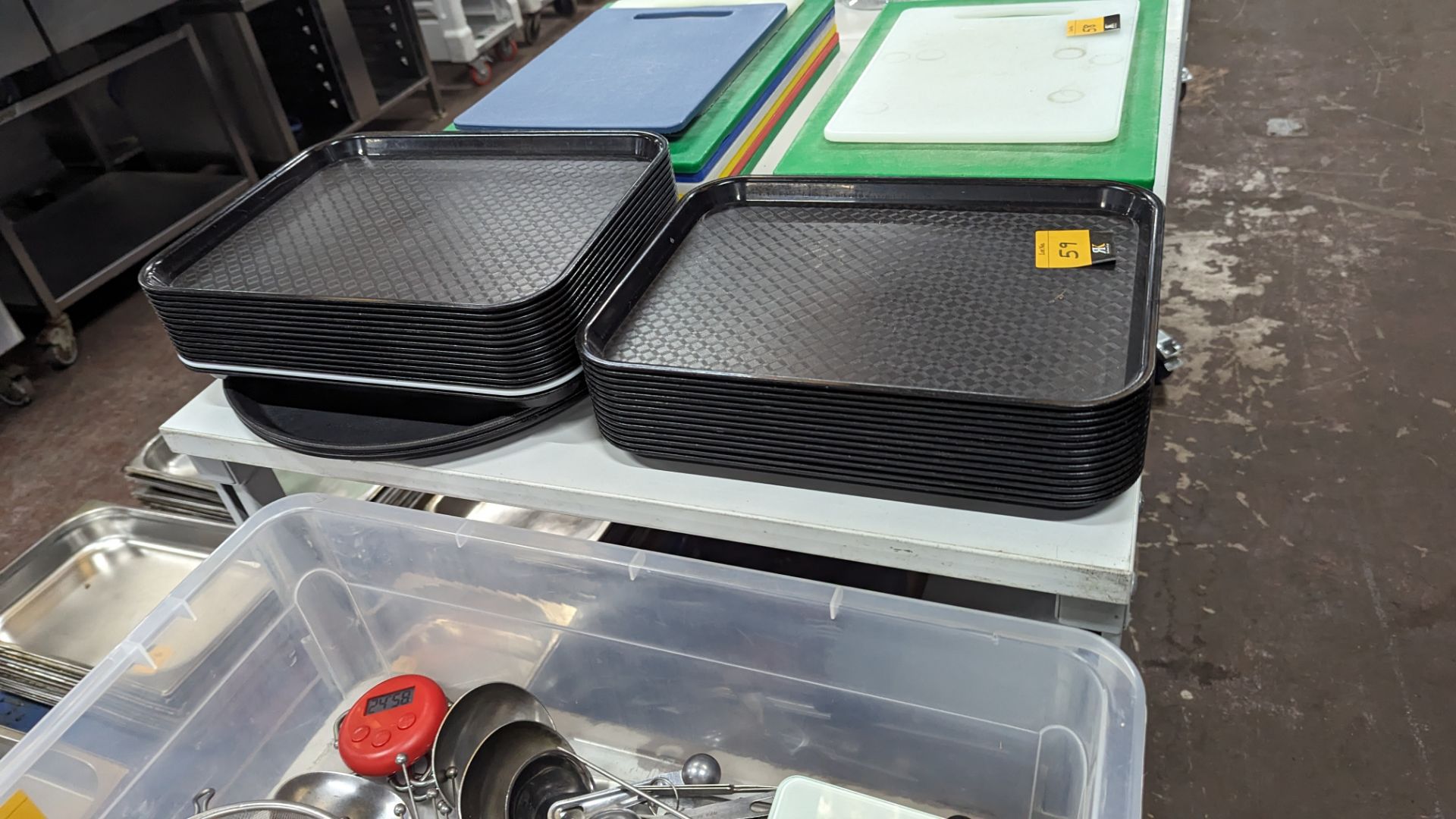 Large quantity of trays in 2 stacks - in total this lot comprises 29 rectangular trays each measurin - Image 4 of 4