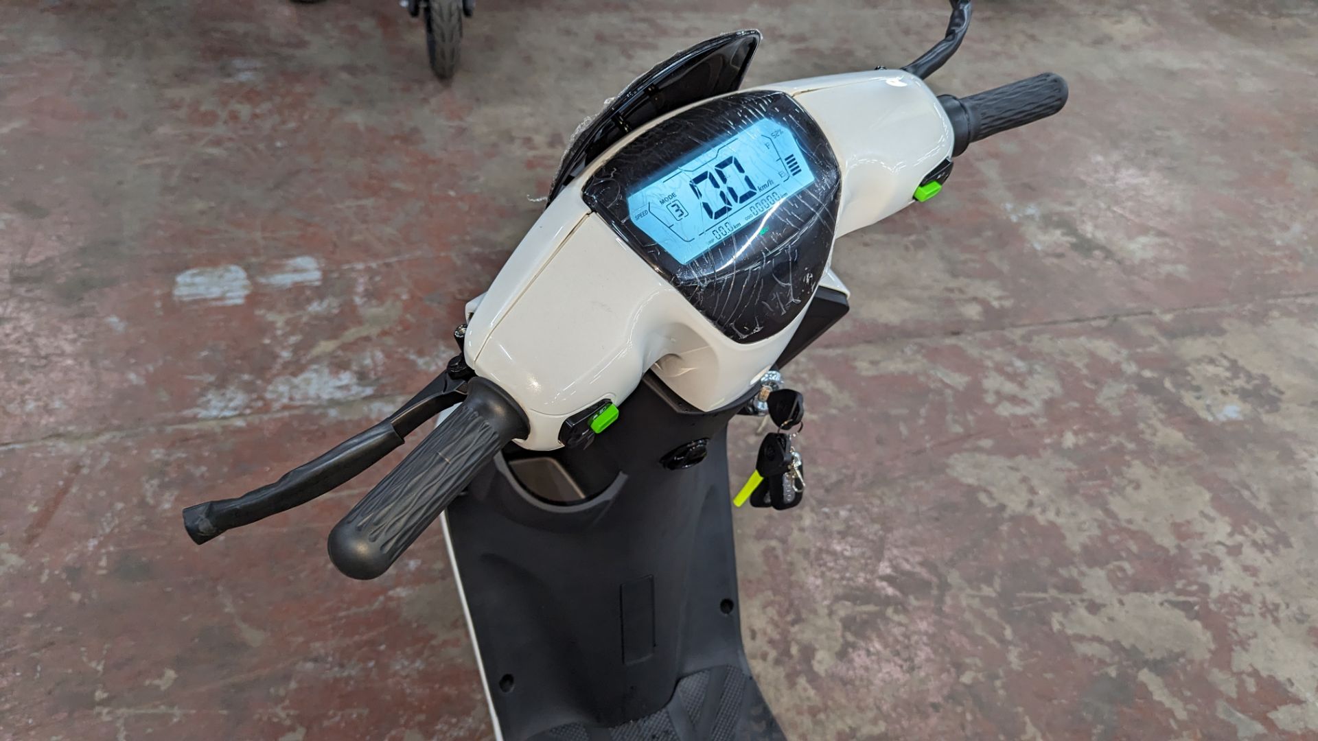 Model 18 Electric Bike: Zero (0) recorded miles, white body with black detailing, insulated box moun - Image 10 of 14