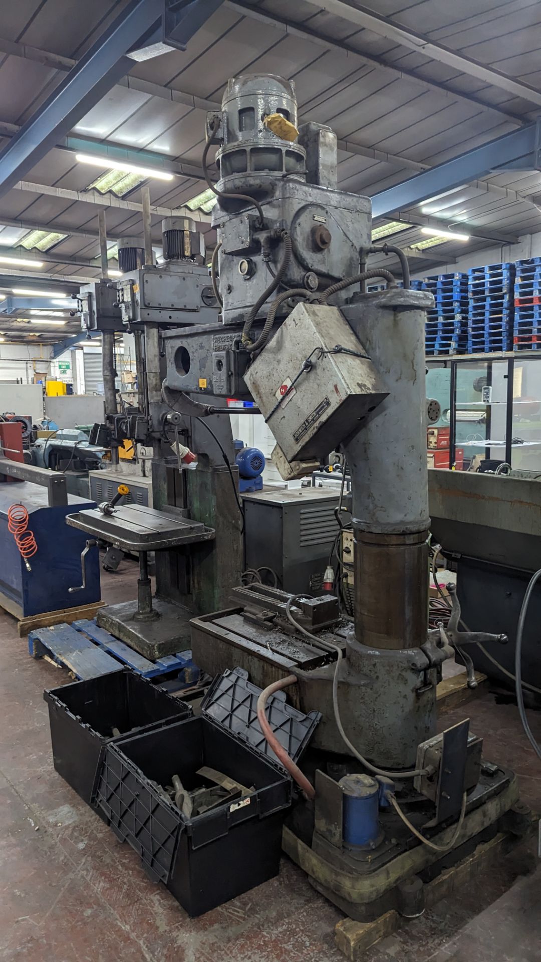 Kitchen & Wade radial arm drill including the contents of 2 crates of heavy duty bits/tooling for us - Image 4 of 17