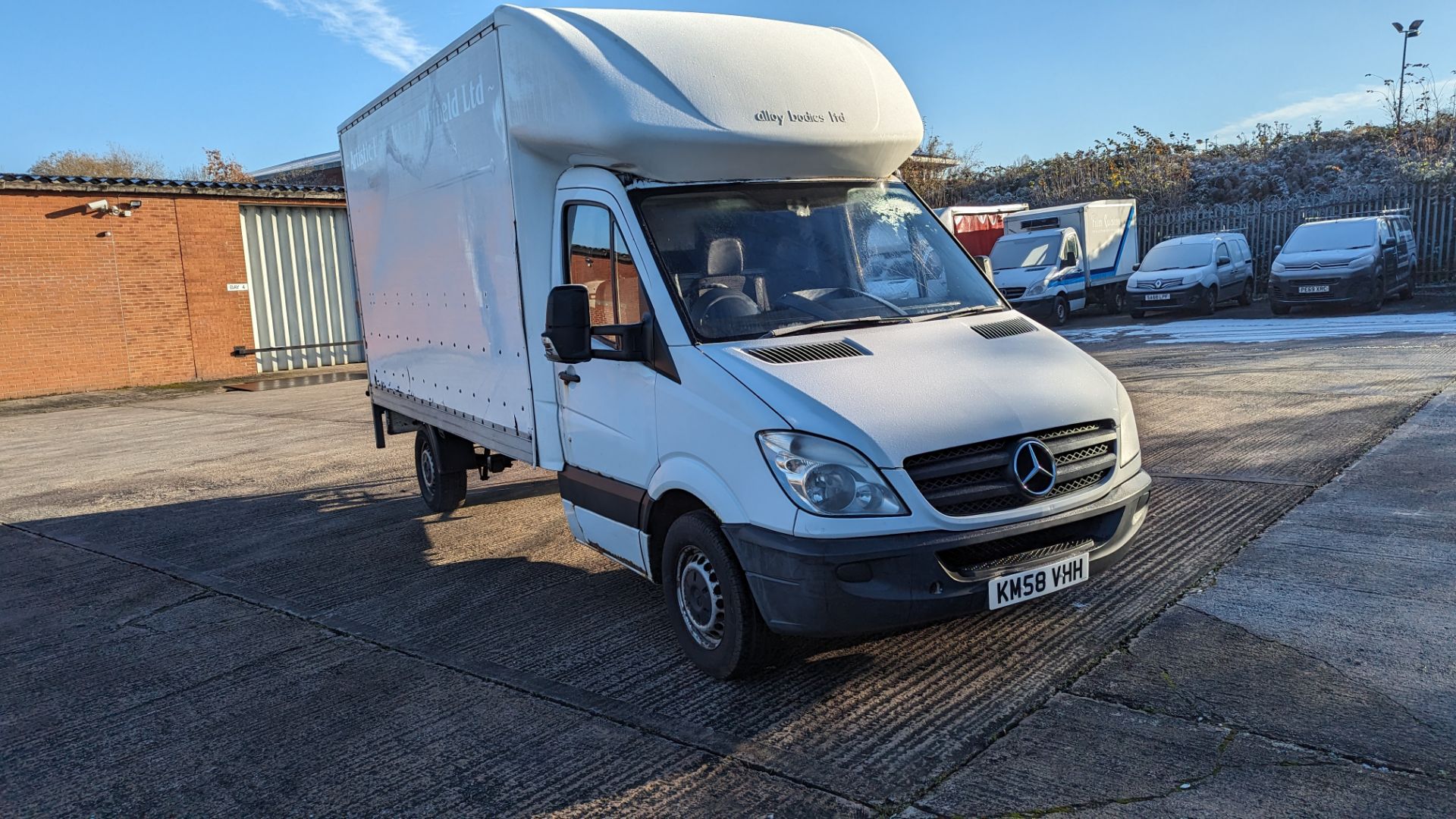 KM58 VHH, Mercedes Sprinter 311 CDI LWB with luton body featuring curtain side on the passenger side