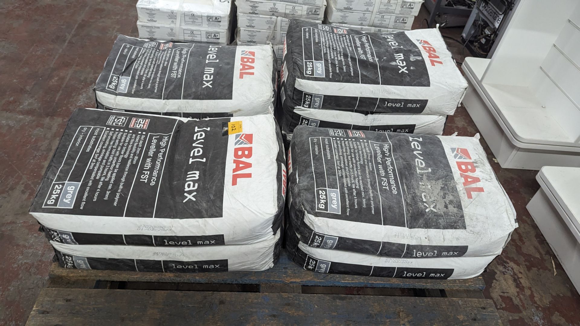 9 off 25kg sacks of Bal level max high performance leveller with FST - Image 6 of 10