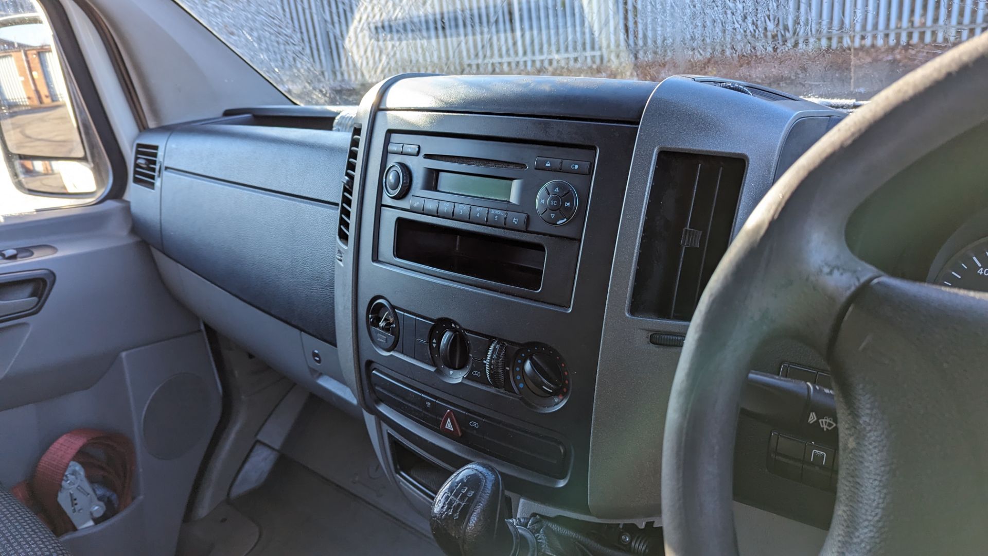 KM58 VHH, Mercedes Sprinter 311 CDI LWB with luton body featuring curtain side on the passenger side - Image 17 of 24