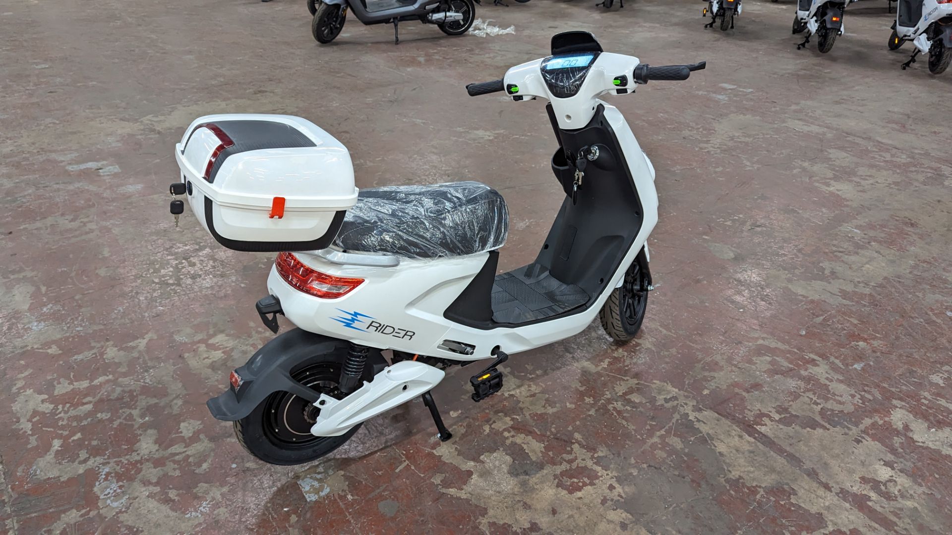 Model 18 Electric Bike: Zero (0) recorded miles, white body with black detailing, lockable storage b - Image 5 of 13