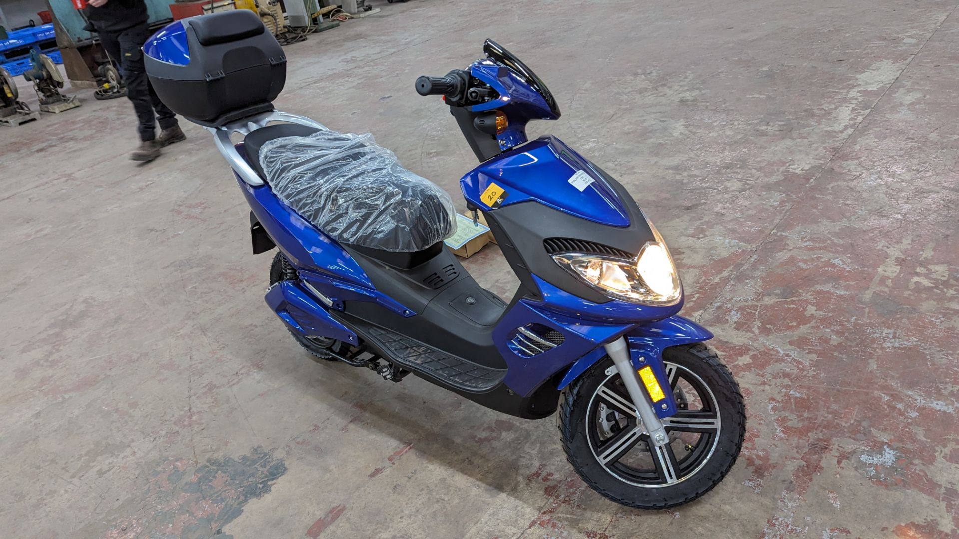 Model 50 Electric Motorbike: Delivery Miles (no more than 3 recorded km on the odometer), blue, 5000 - Image 7 of 16