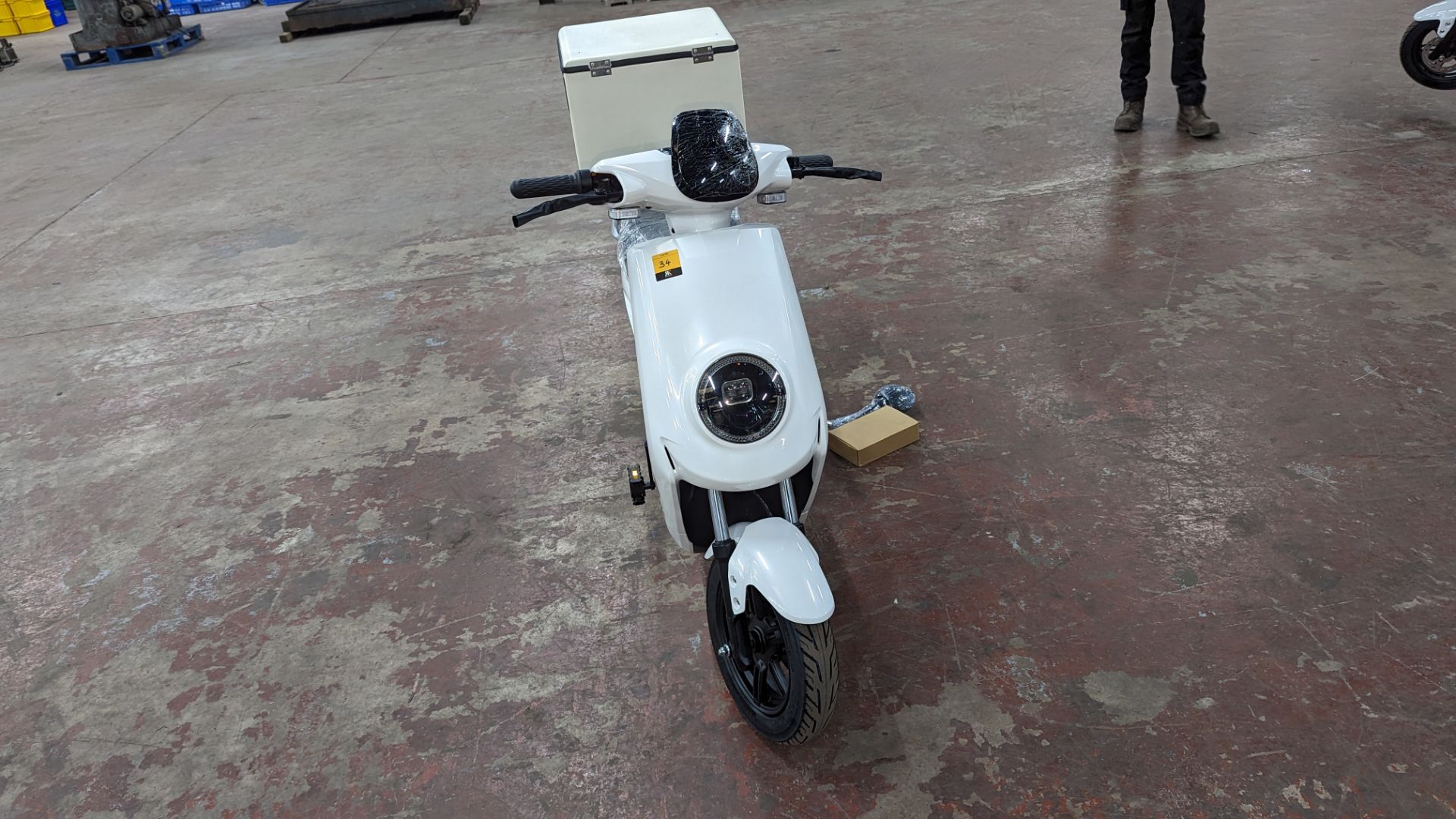 Model 18 Electric Bike: Zero (0) recorded miles, white body with black detailing, insulated box moun - Image 7 of 13