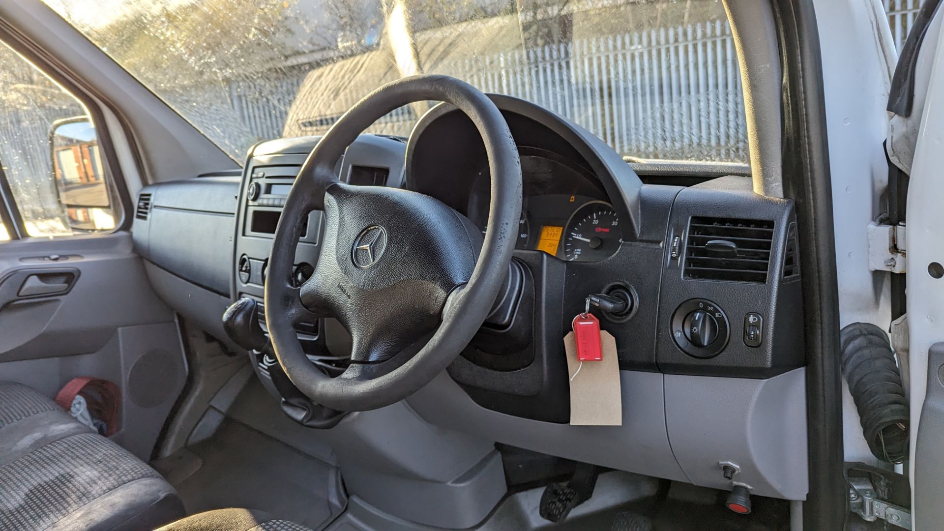 KM58 VHH, Mercedes Sprinter 311 CDI LWB with luton body featuring curtain side on the passenger side - Image 13 of 24