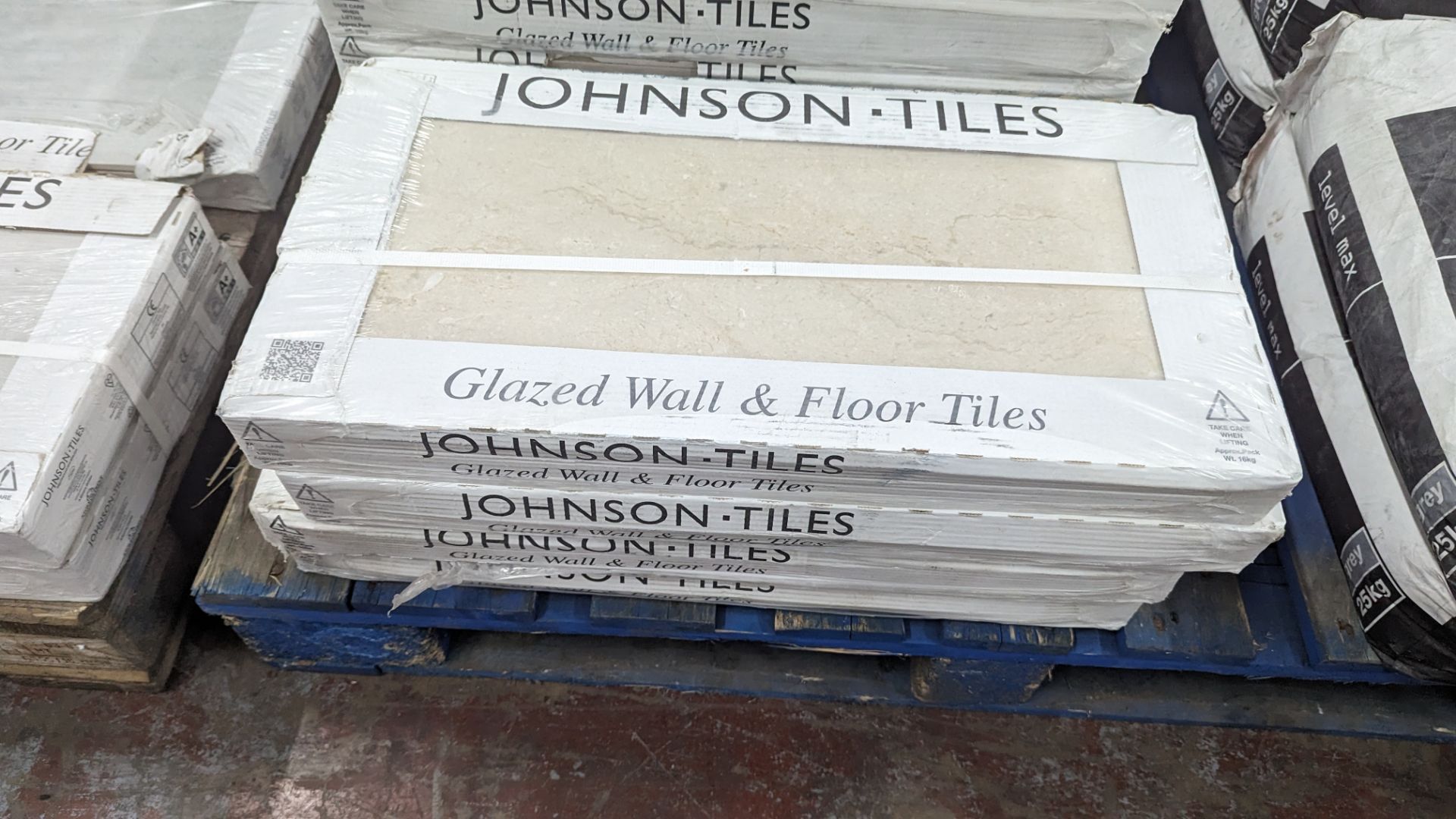 16 packs of Johnson glazed wall and floor tiles each pack contains 5 tiles. Each tile measures 597m - Image 3 of 10