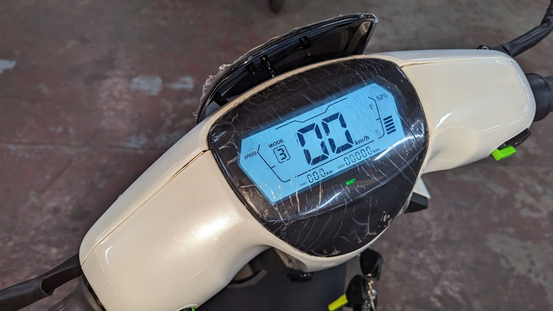 Model 18 Electric Bike: Zero (0) recorded miles, white body with black detailing, insulated box moun - Image 11 of 14