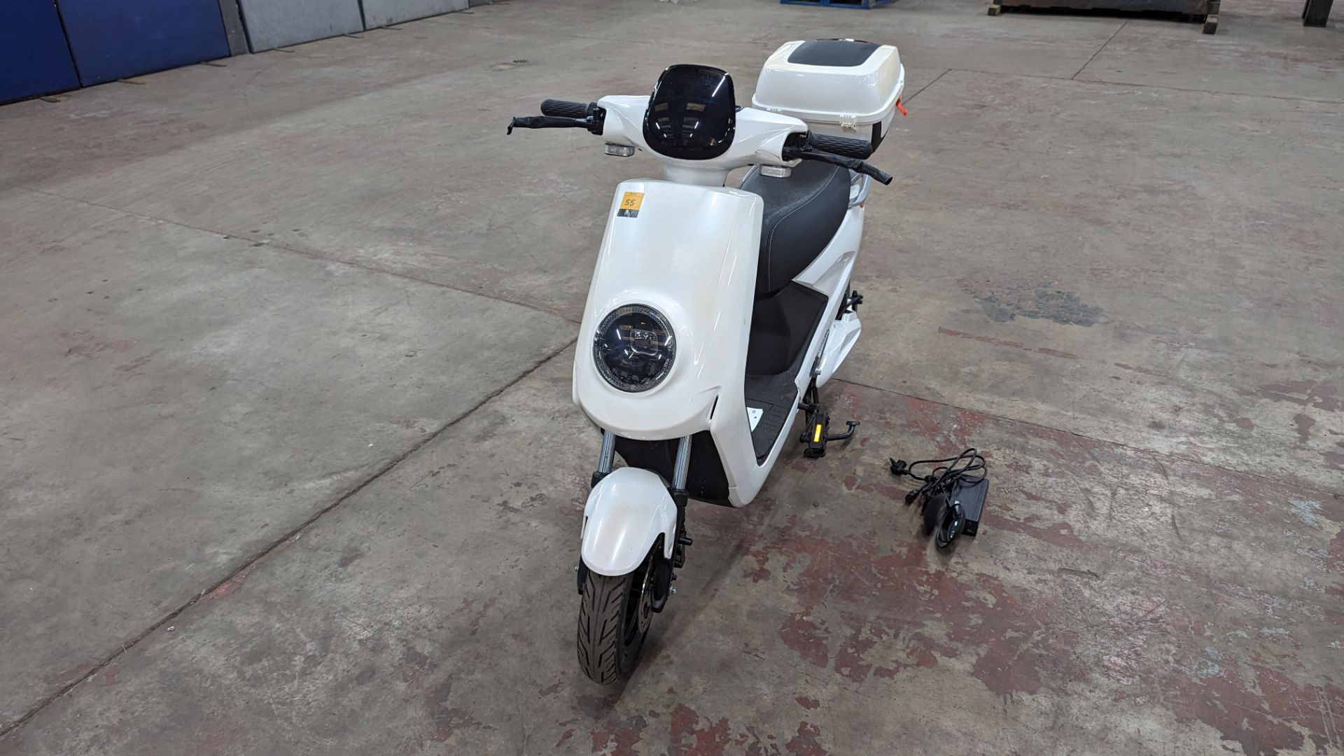 Model 18 Electric Bike: Used/low miles, white body with black detailing. This bike is not brand new, - Image 8 of 13