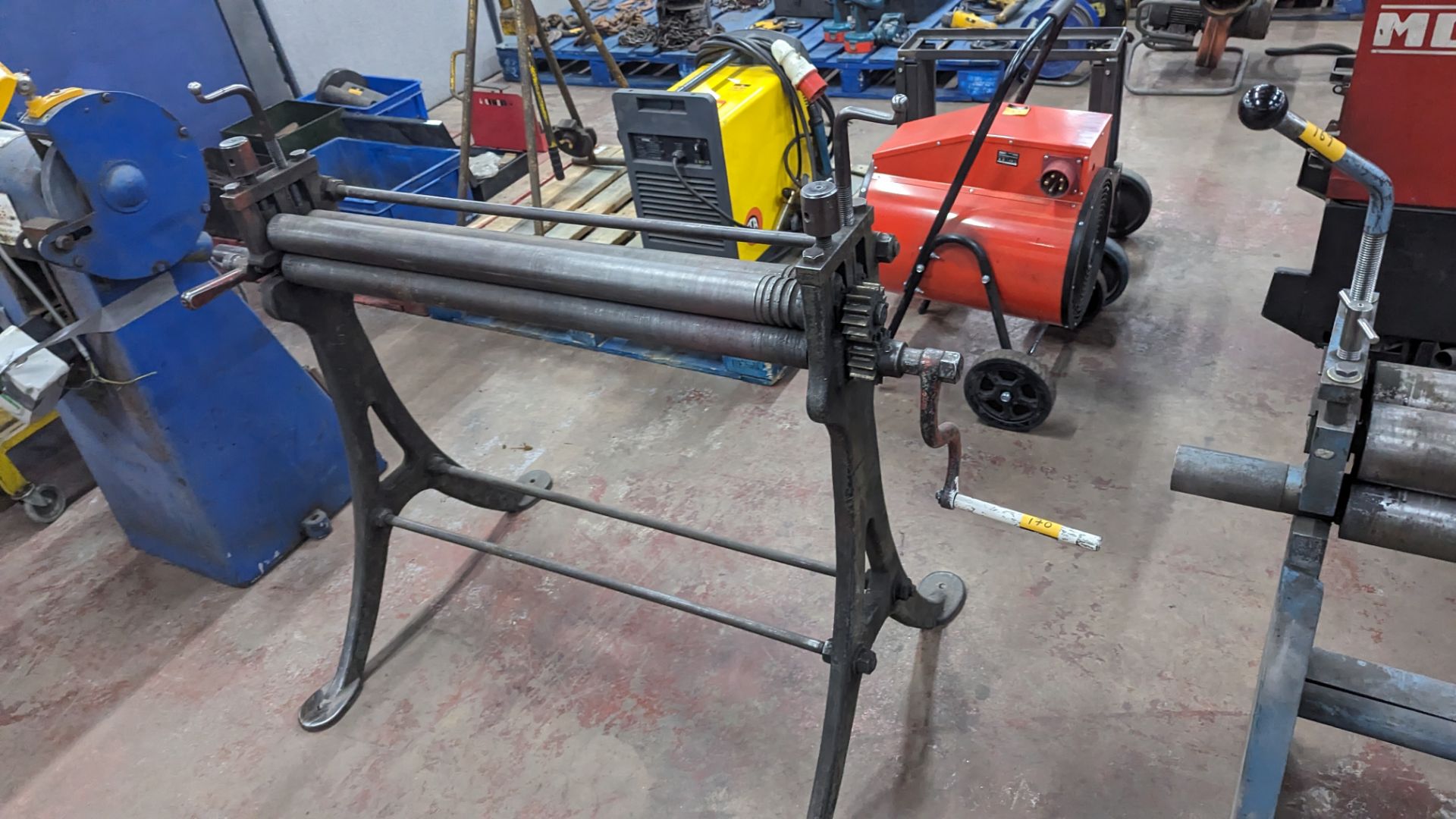 Triple manual rollers, capacity approximately 930mm