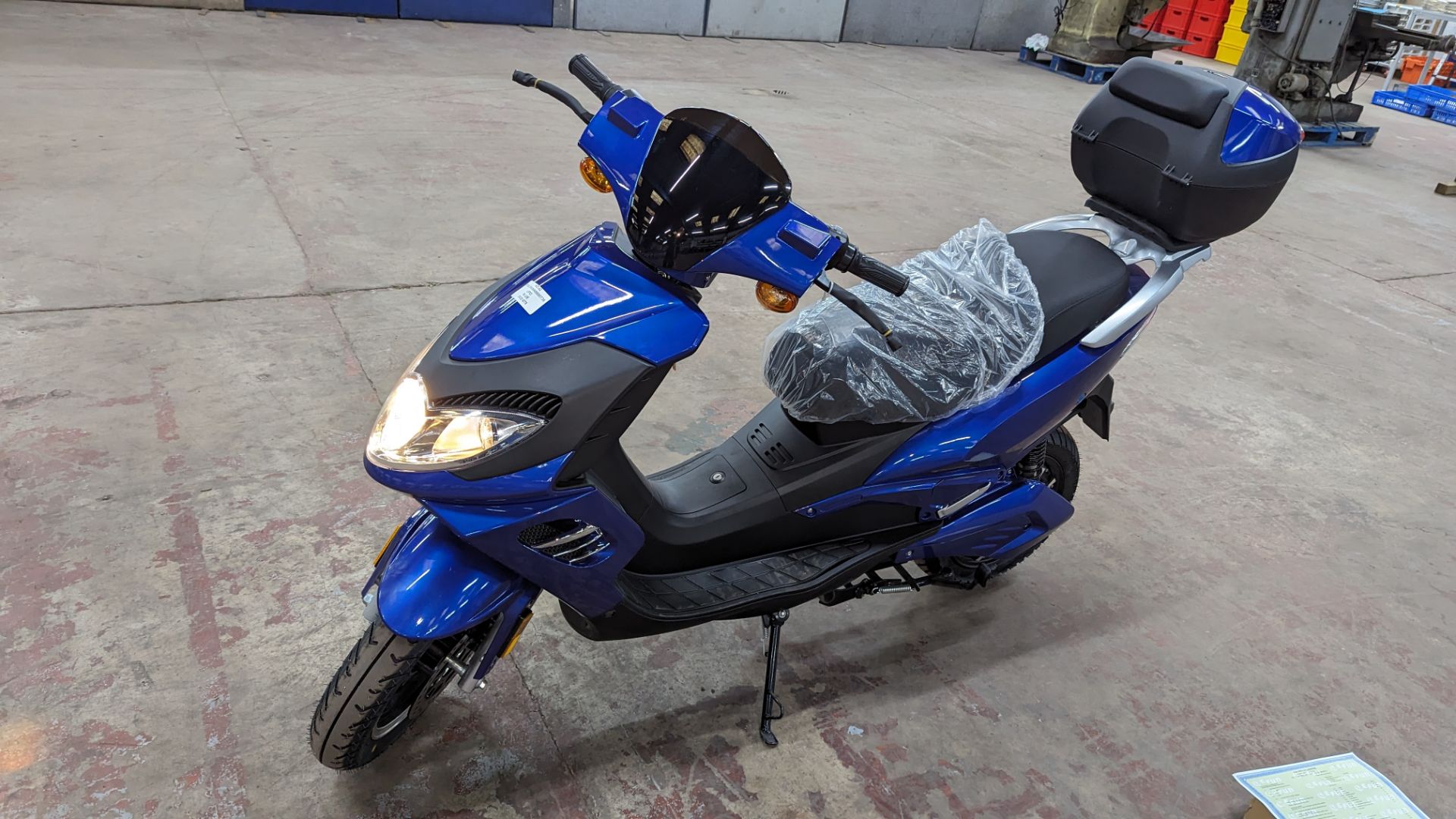 Model 50 Electric Motorbike: Delivery Miles (no more than 3 recorded km on the odometer), blue, 5000 - Image 9 of 16
