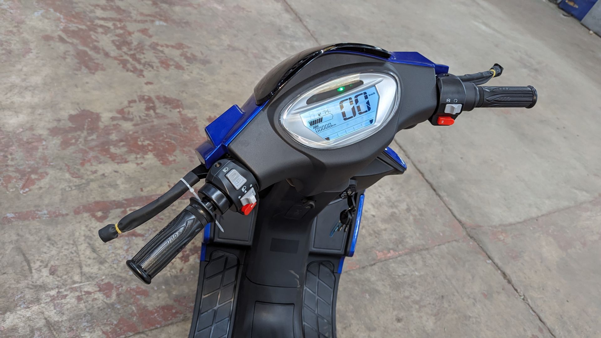 Model 50 Electric Motorbike: Delivery Miles (no more than 3 recorded km on the odometer), blue, 5000 - Image 11 of 15