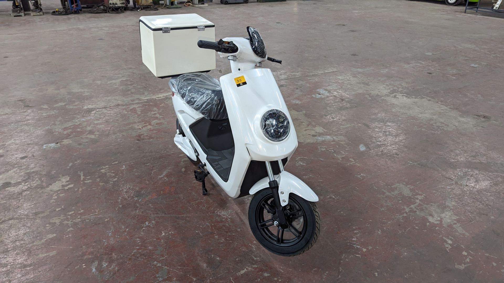 Model 18 Electric Bike: Zero (0) recorded miles, white body with black detailing, insulated box moun - Image 9 of 13