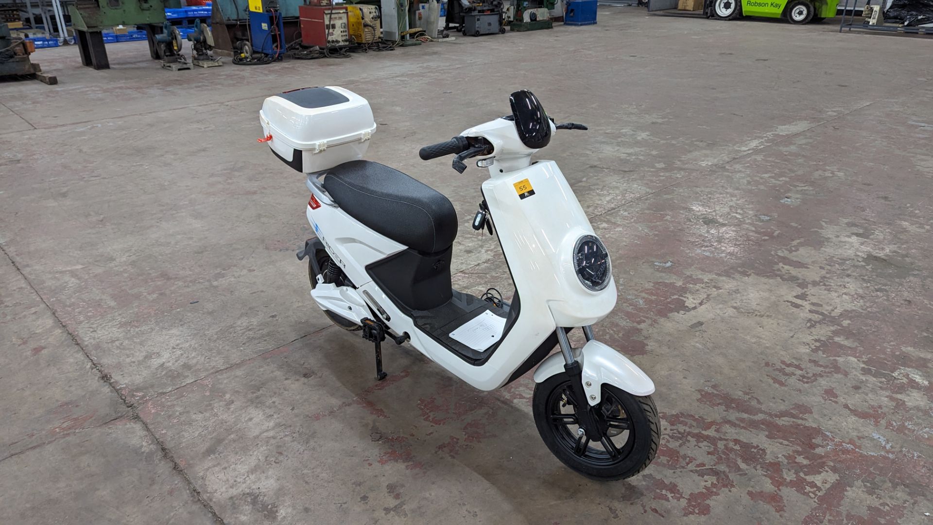 Model 18 Electric Bike: Used/low miles, white body with black detailing. This bike is not brand new, - Image 7 of 13