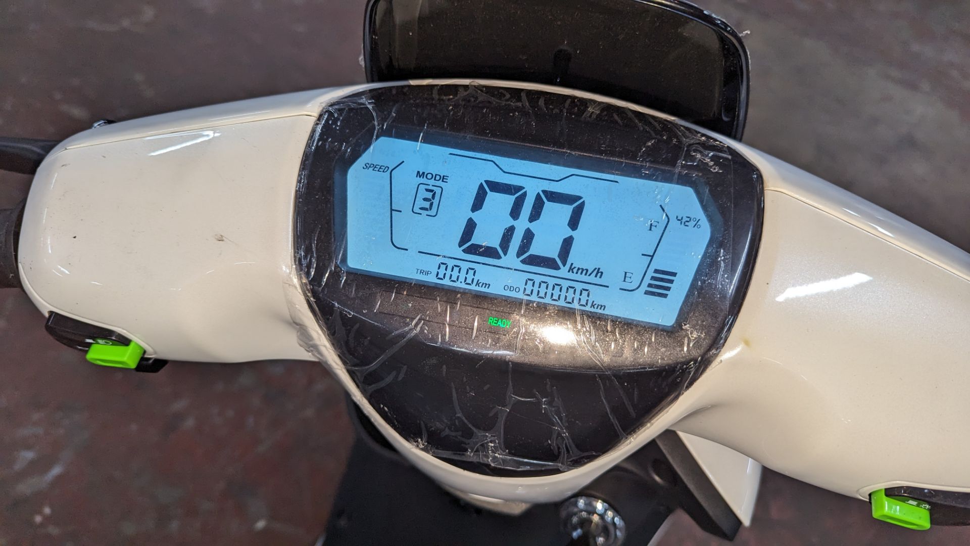 Model 18 Electric Bike: Zero (0) recorded miles, white body with black detailing, insulated box moun - Image 10 of 13