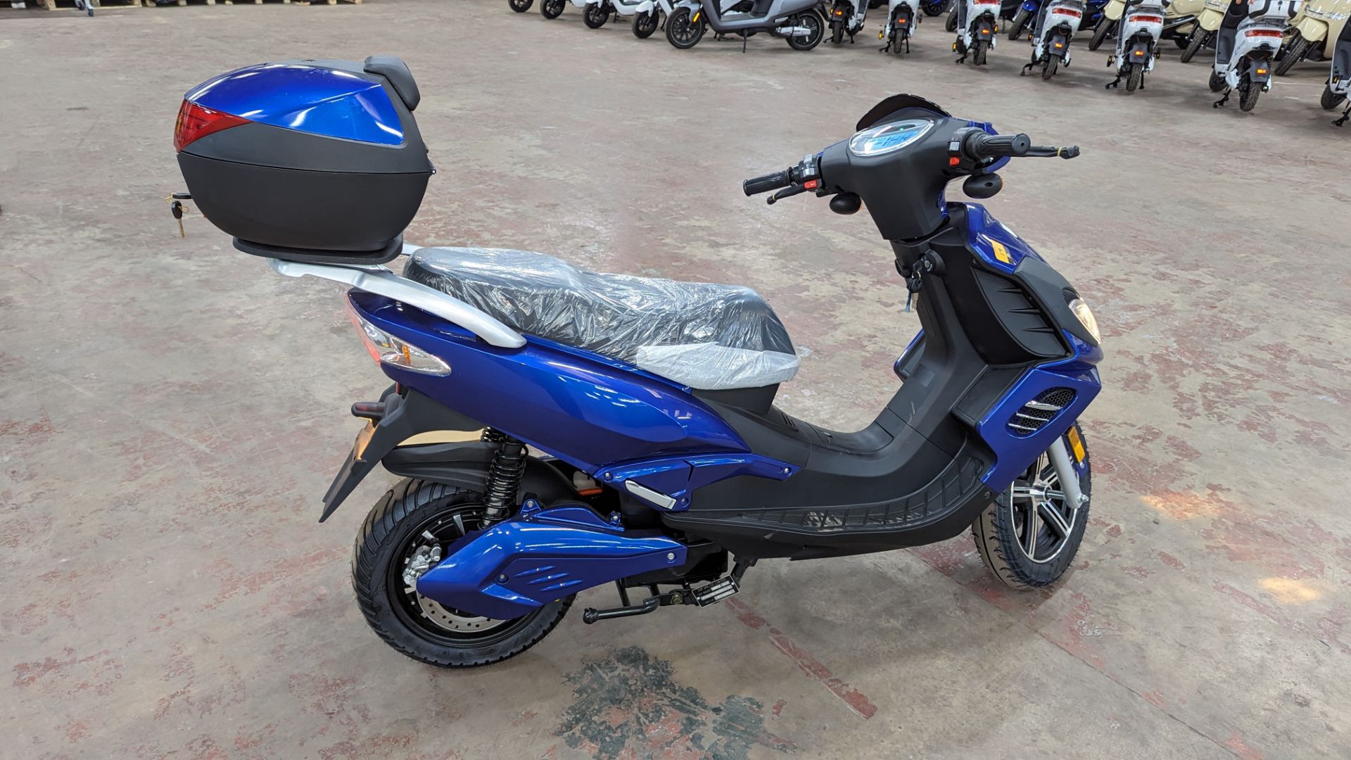 Model 50 Electric Motorbike: Delivery Miles (no more than 3 recorded km on the odometer), blue, 5000 - Image 6 of 15