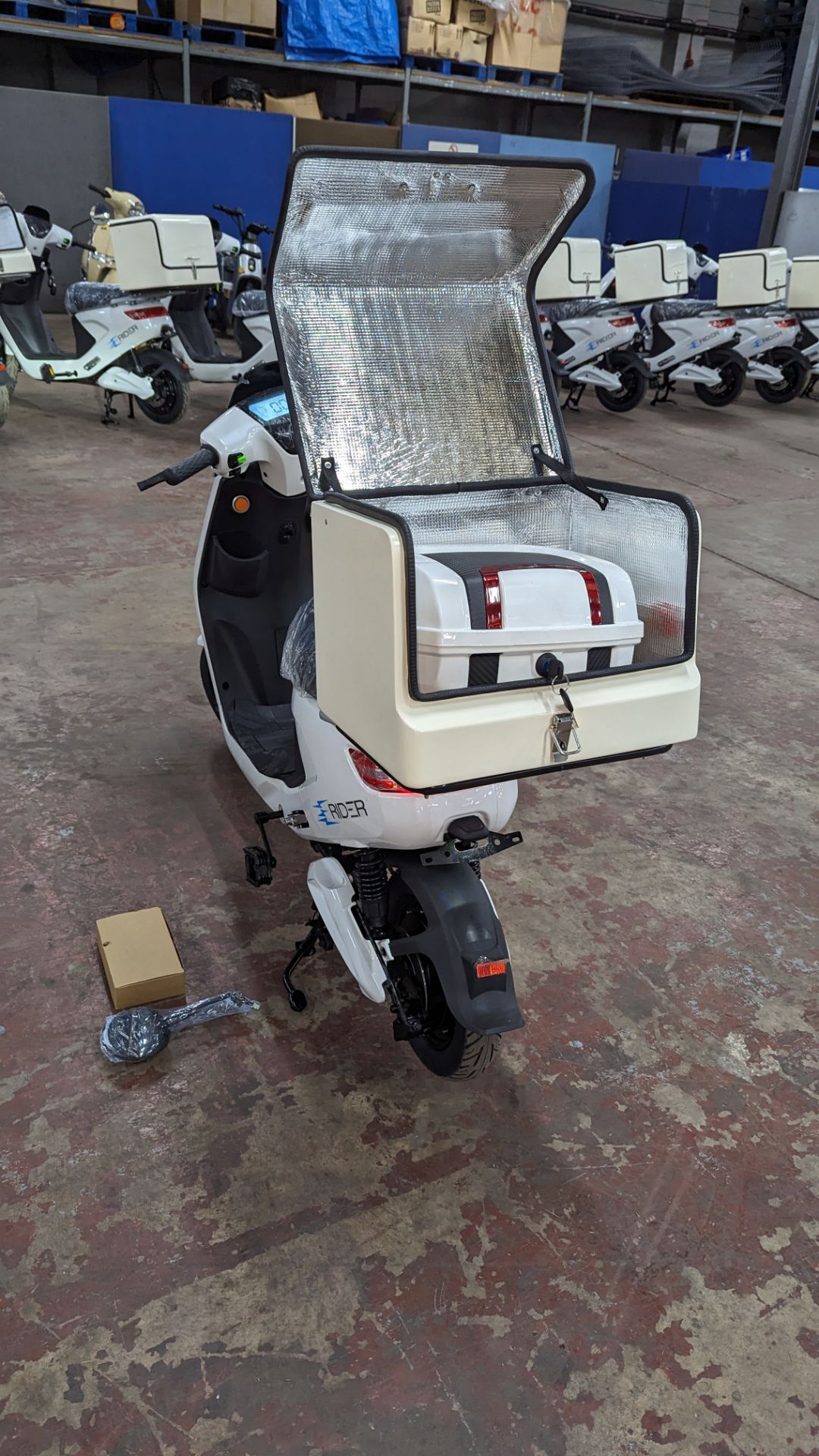 Model 18 Electric Bike: Zero (0) recorded miles, white body with black detailing, insulated box moun - Image 12 of 13