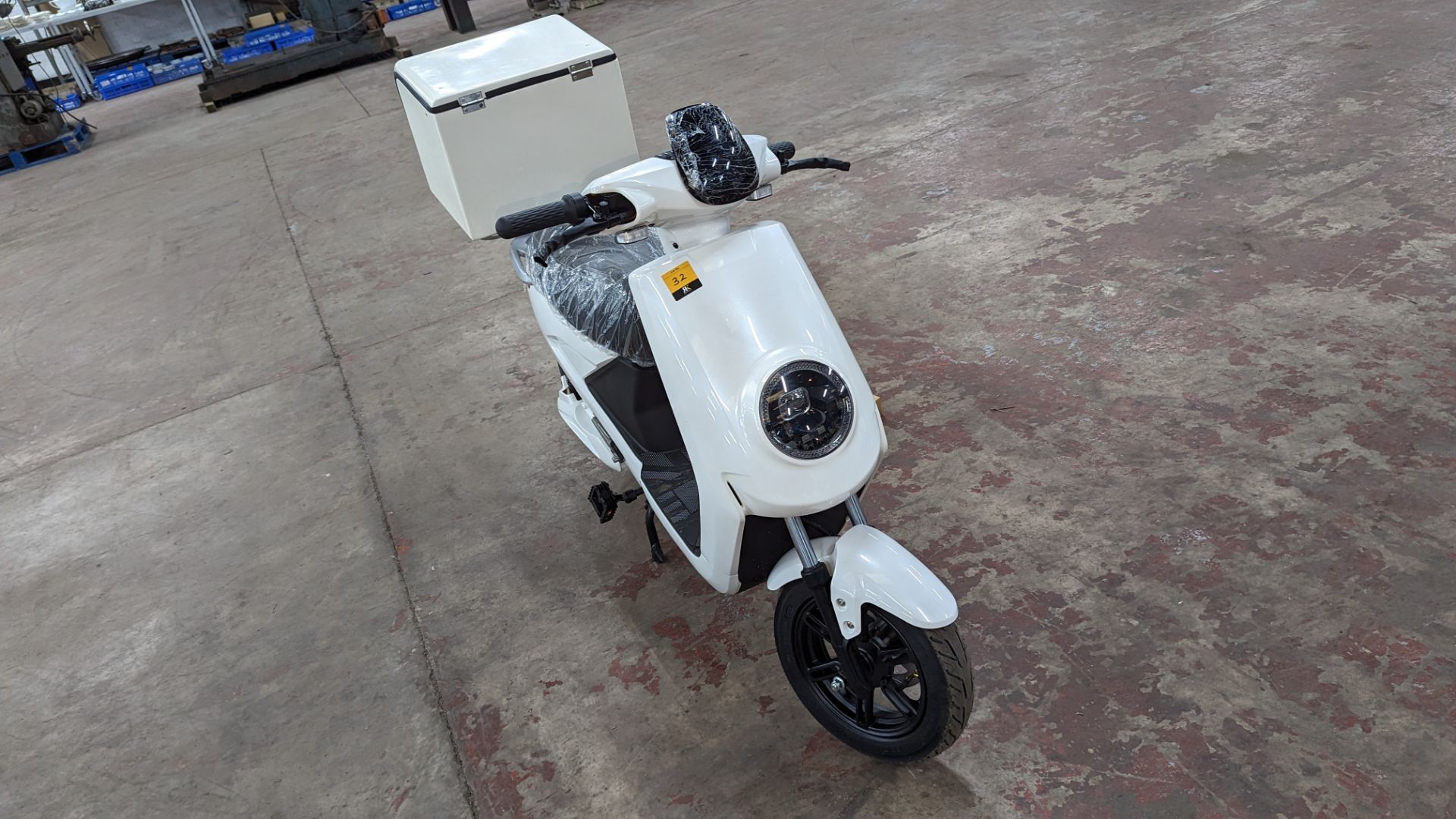 Model 18 Electric Bike: Zero (0) recorded miles, white body with black detailing, insulated box moun - Image 9 of 15
