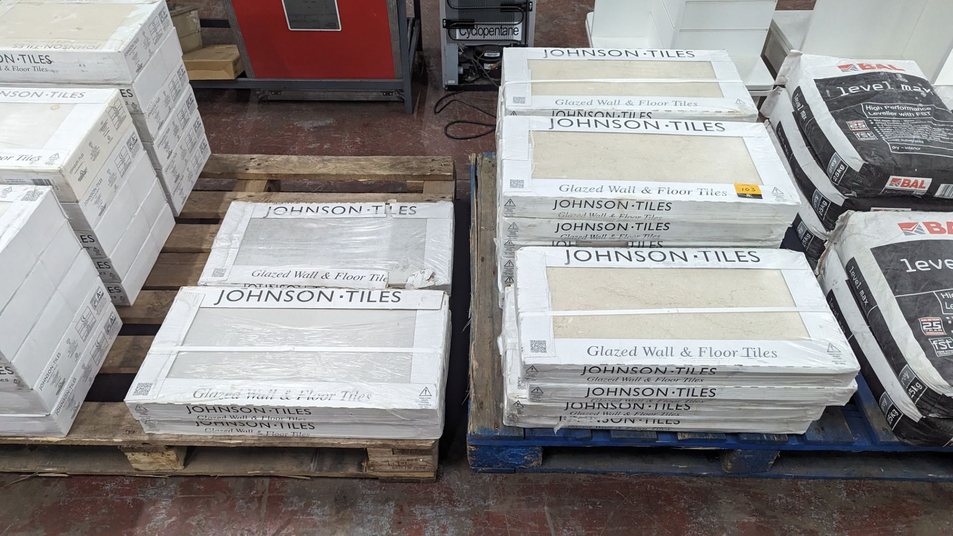 16 packs of Johnson glazed wall and floor tiles each pack contains 5 tiles. Each tile measures 597m - Image 2 of 10
