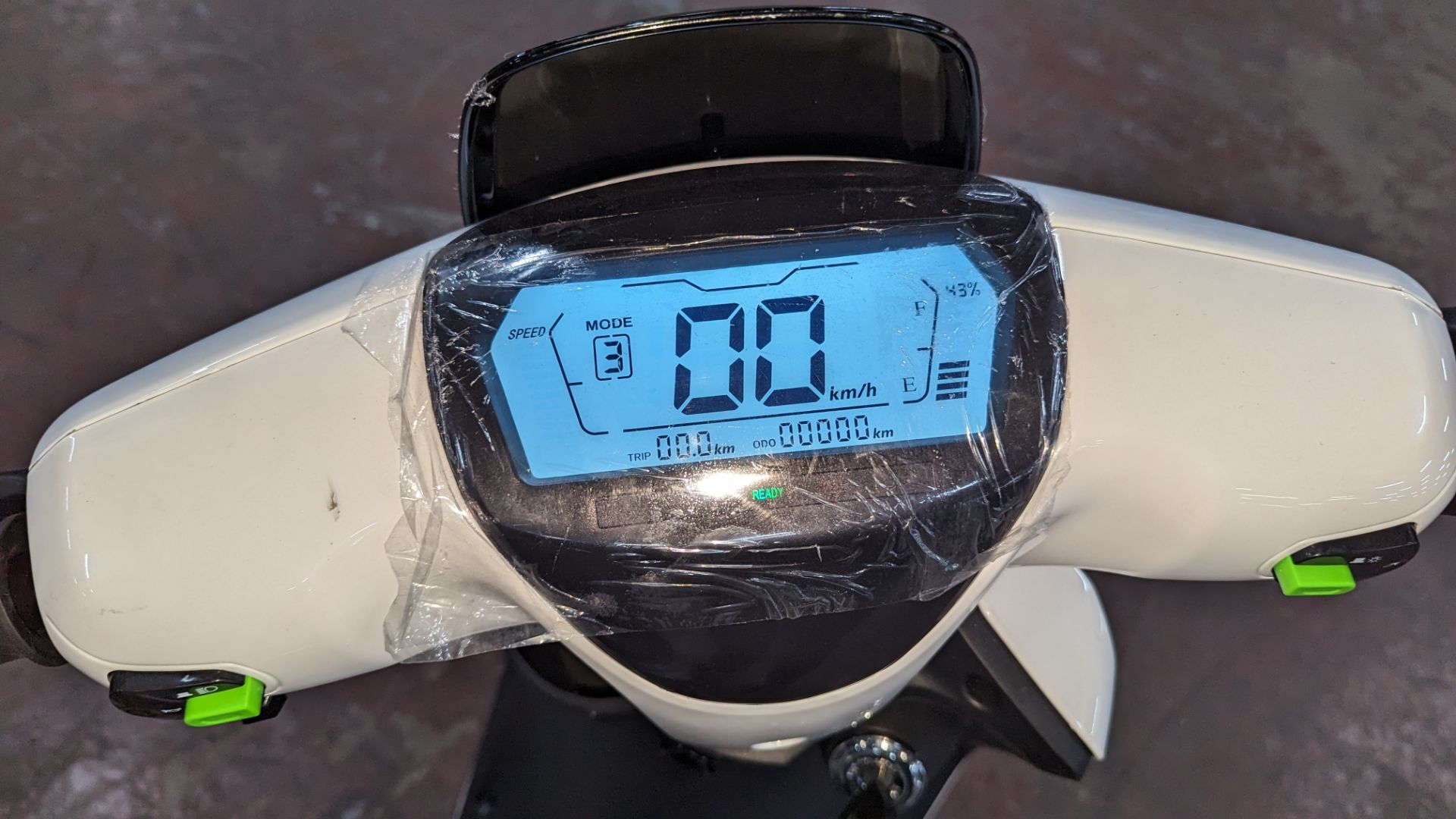 Model 18 Electric Bike: Zero (0) recorded miles, white body with black detailing, lockable storage b - Image 9 of 13