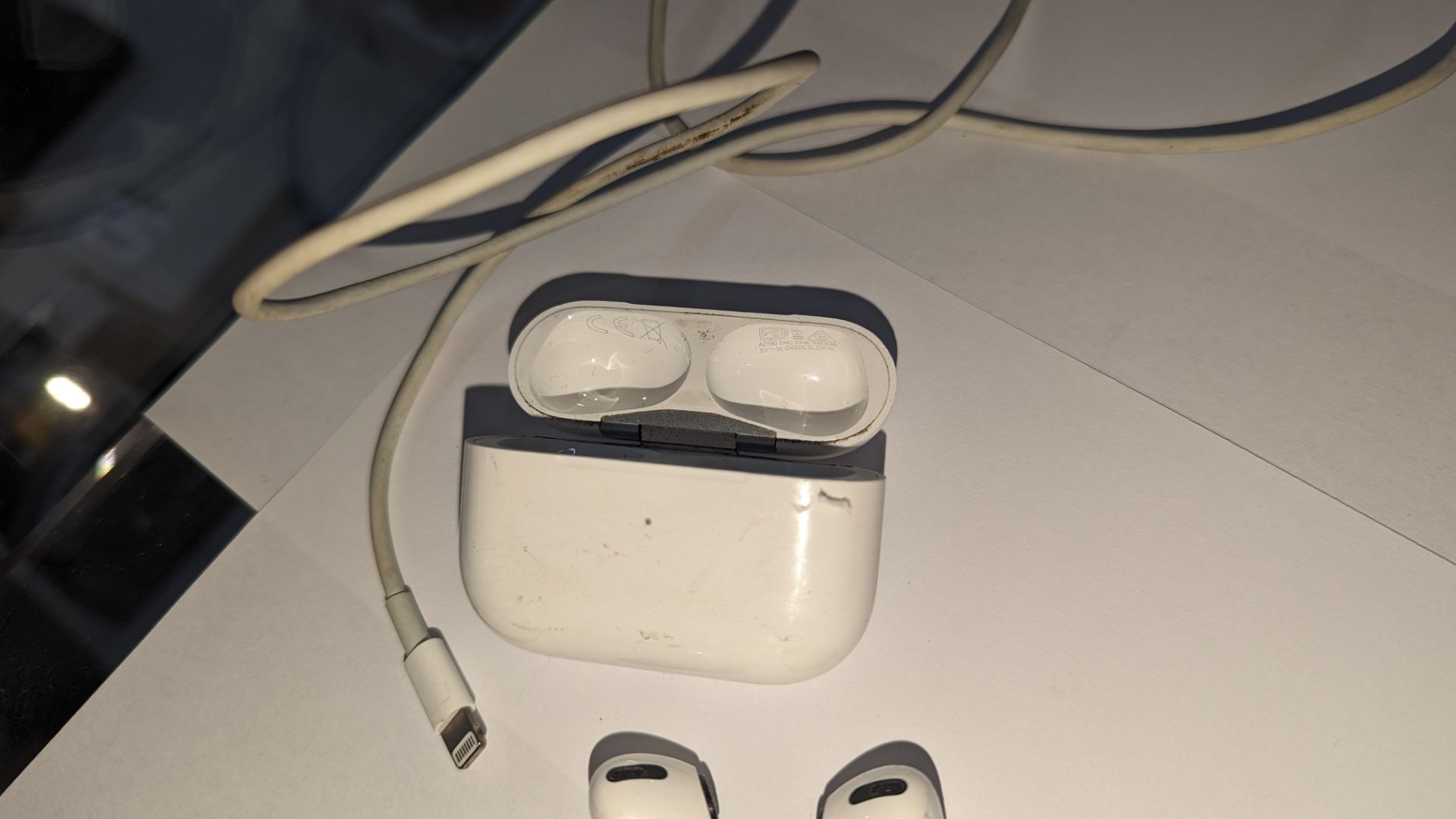 AirPod Pro A2083 including case and USB to lightning cable - Image 8 of 11