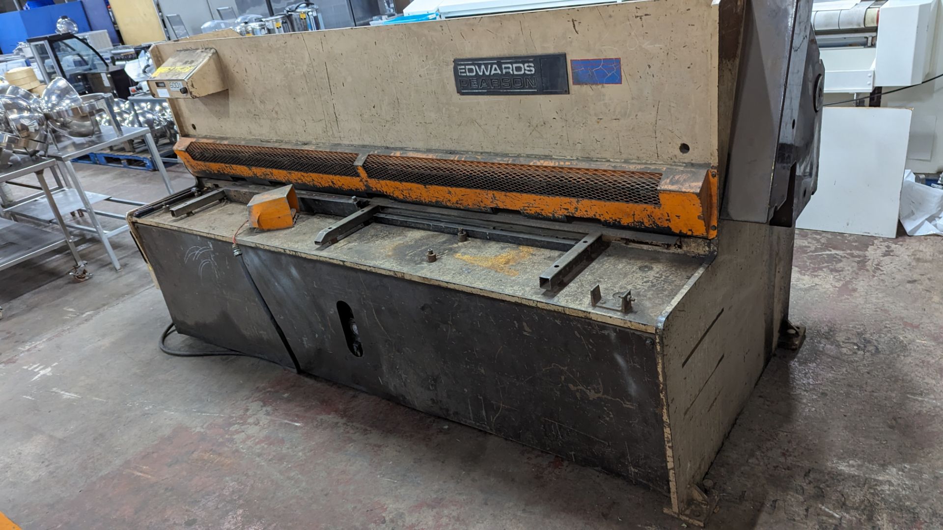 Edwards Pearson 600 shear. Please Note this item is too heavy for us to load with our Fork Lift - Image 3 of 11