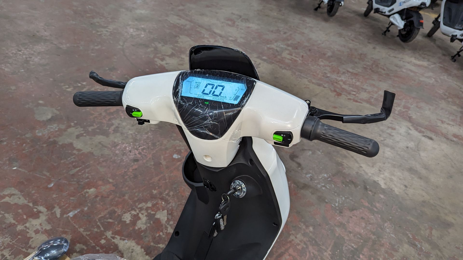 Model 18 Electric Bike: Zero (0) recorded miles, white body with black detailing, lockable storage b - Image 10 of 14