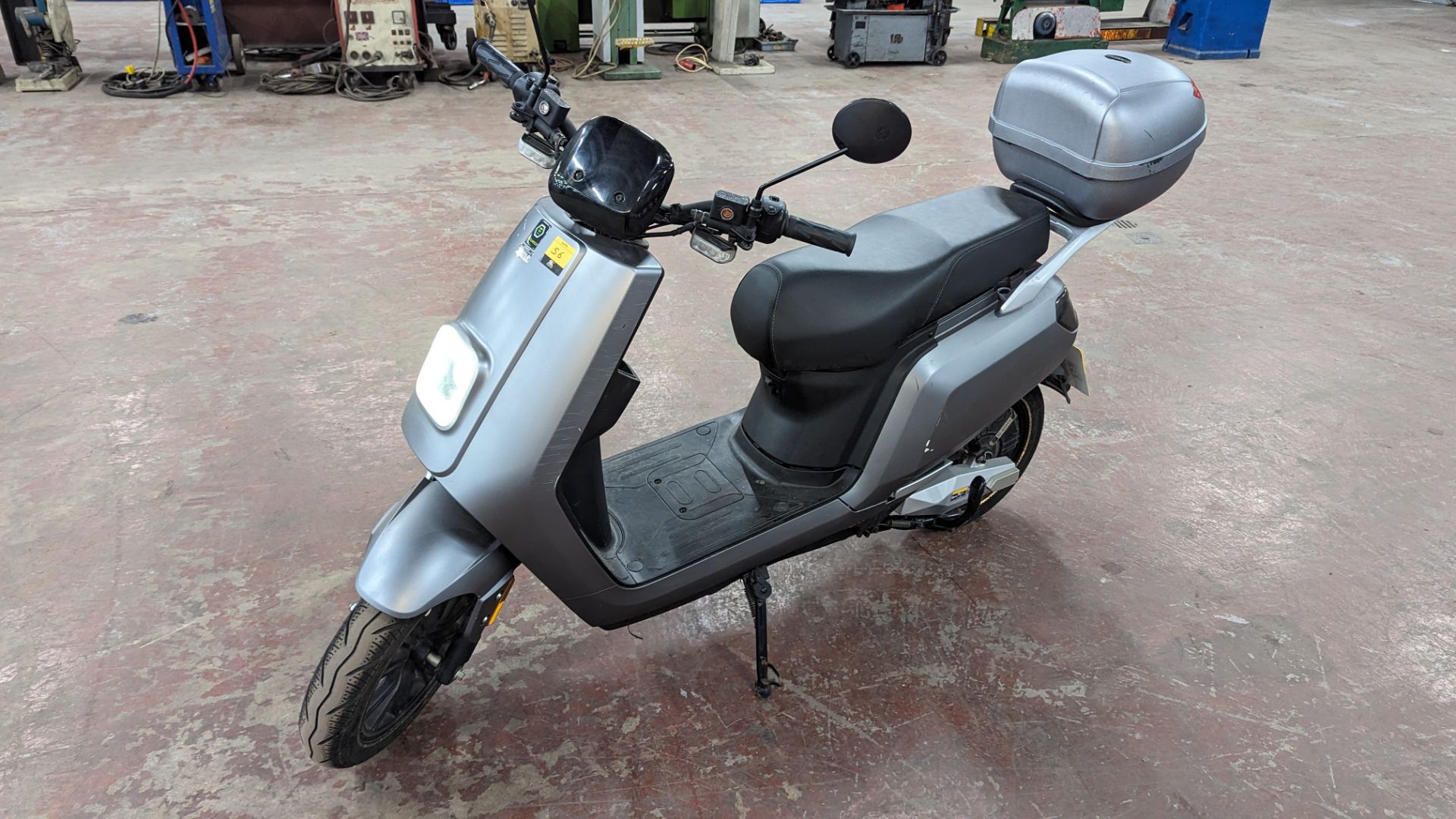 Senda 3000 Electric Moped: Silver/grey, 50cc equivalent, 30mph top speed. Complete with 2 keys to - Image 8 of 13