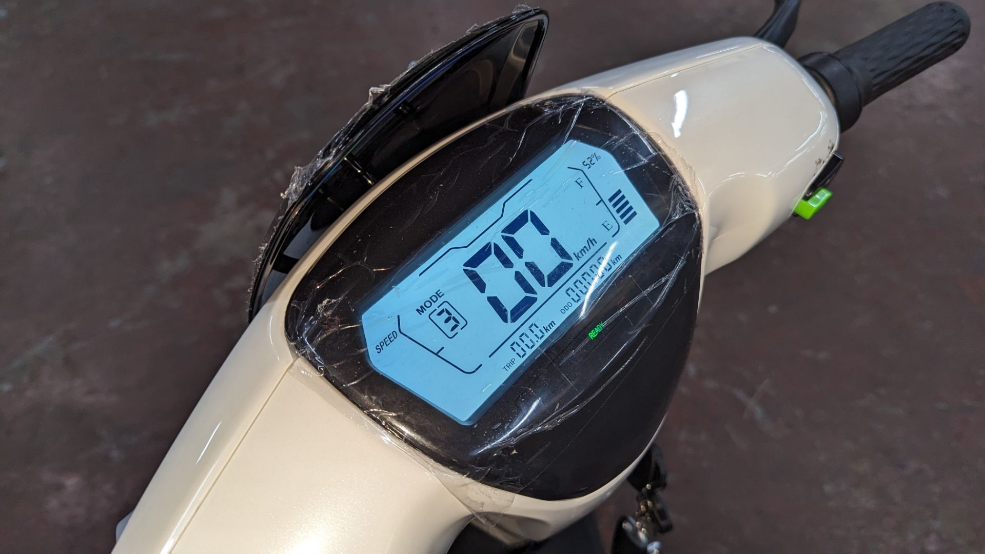 Model 18 Electric Bike: Zero (0) recorded miles, white body with black detailing, insulated box moun - Image 8 of 11