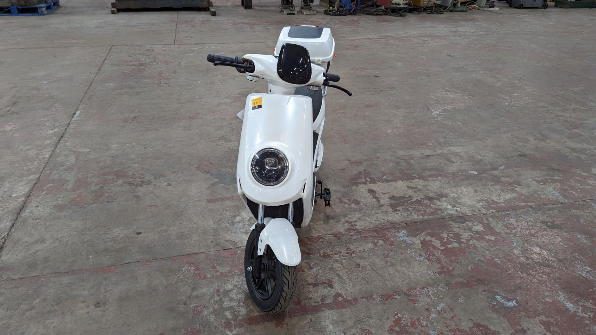 Model 18 Electric Bike: 15 recorded miles (understood to be a demonstrator), white body with black d - Image 7 of 12