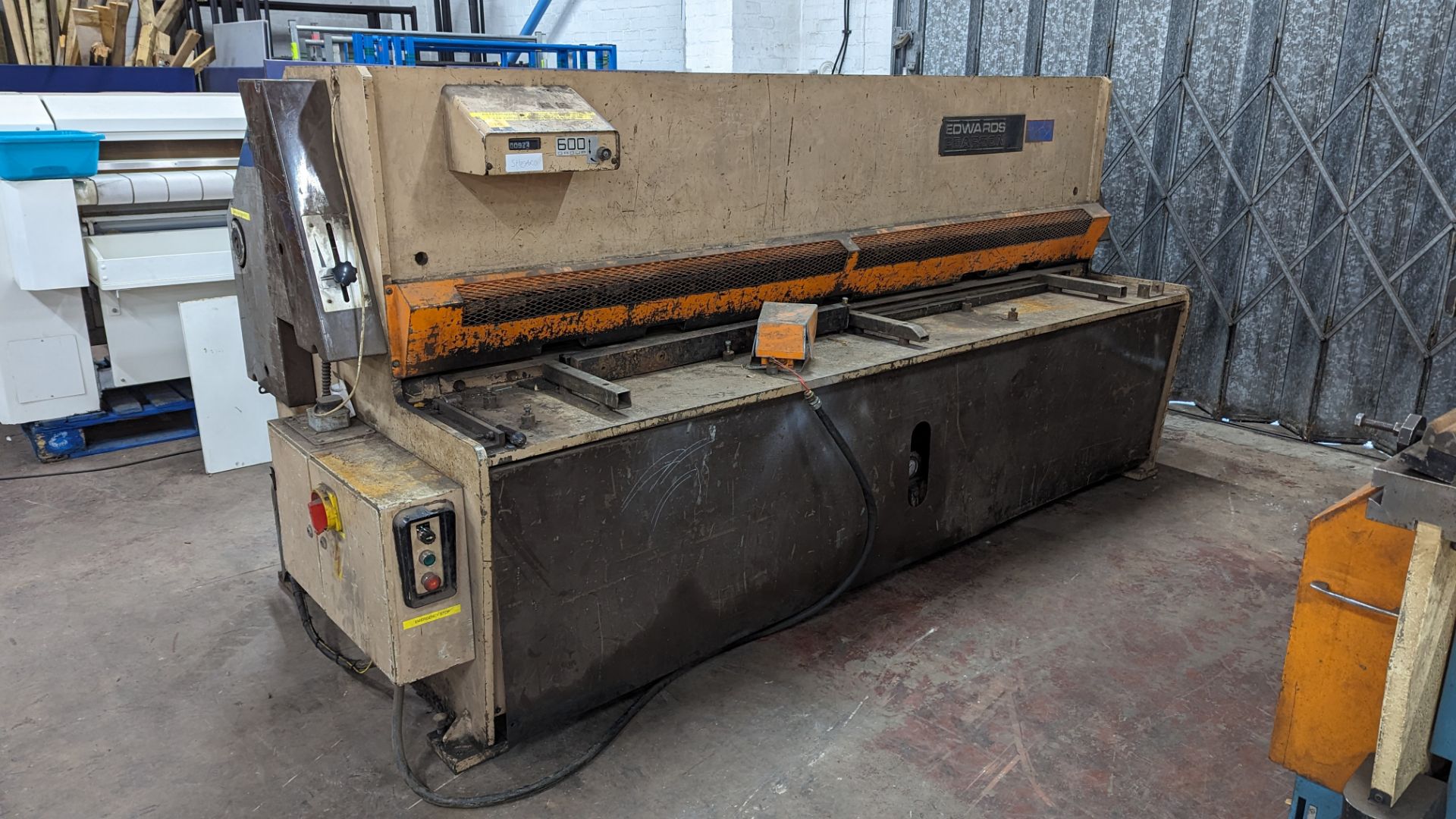 Edwards Pearson 600 shear. Please Note this item is too heavy for us to load with our Fork Lift - Image 2 of 11