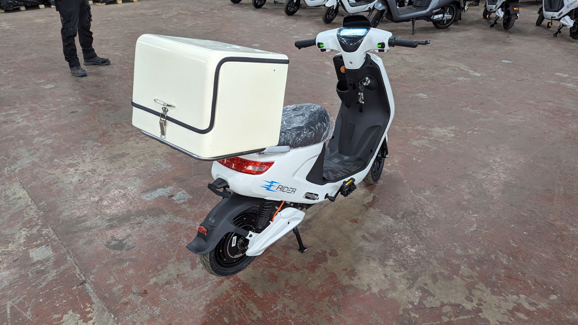 Model 18 Electric Bike: Zero (0) recorded miles, white body with black detailing, insulated box moun - Image 4 of 11