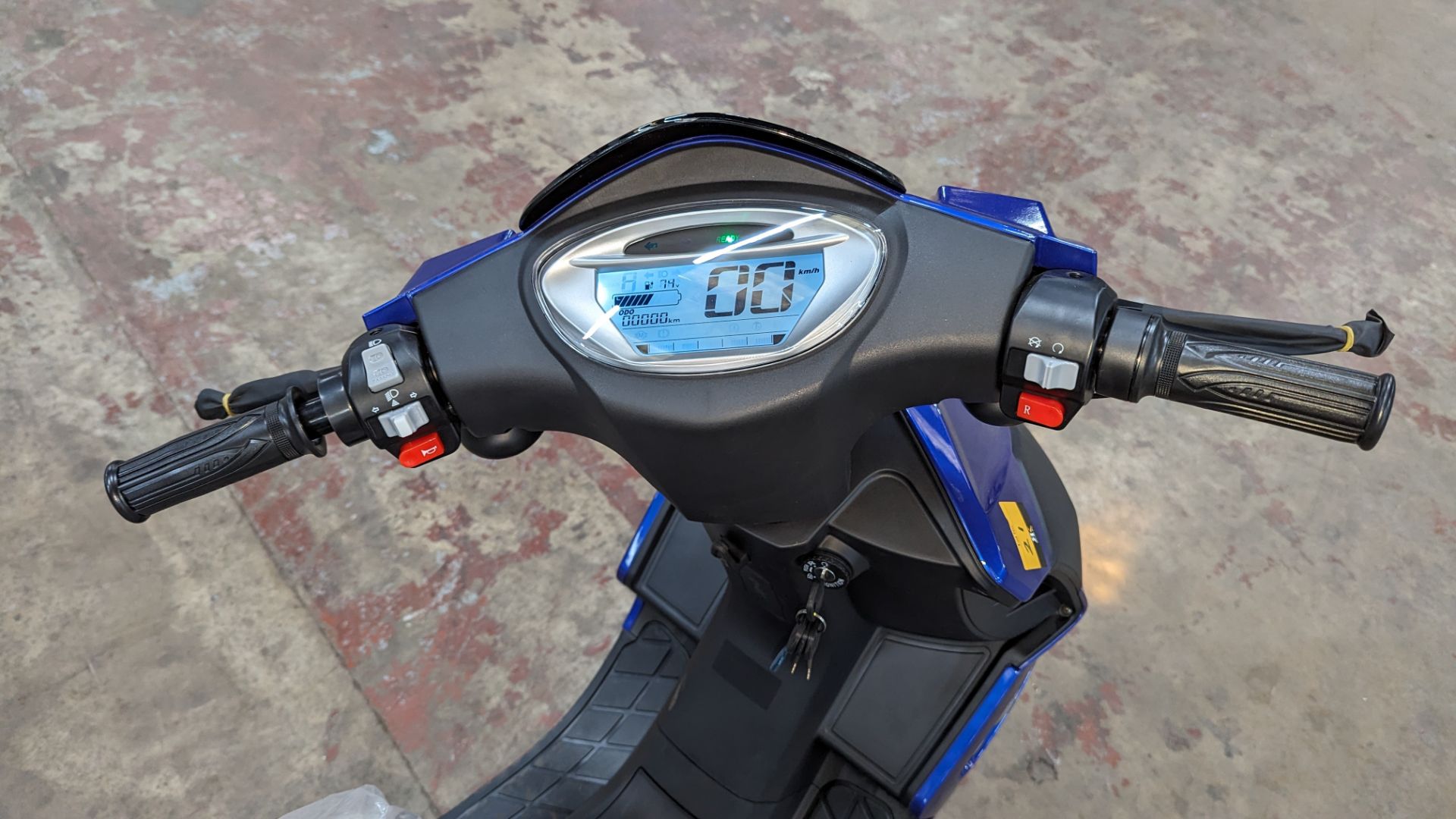 Model 50 Electric Motorbike: Delivery Miles (no more than 3 recorded km on the odometer), blue, 5000 - Image 9 of 15
