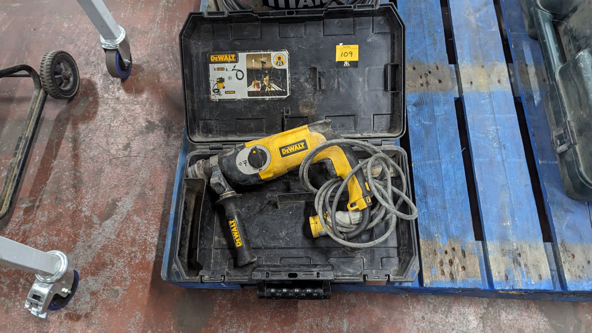 Dewalt 110vdrill model D25123 in case