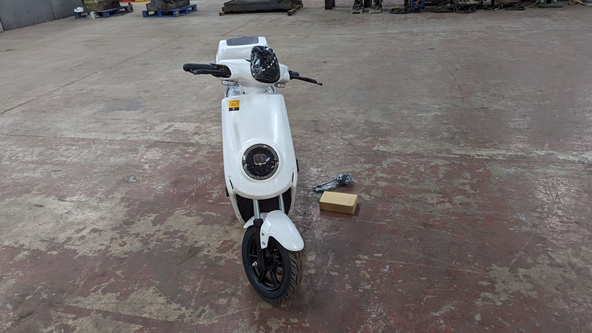 Model 18 Electric Bike: Zero (0) recorded miles, white body with black detailing, lockable storage b - Image 8 of 14